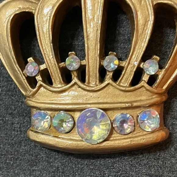 Mardi Gras Bead with Crown Pendant - Picture 6 of 6